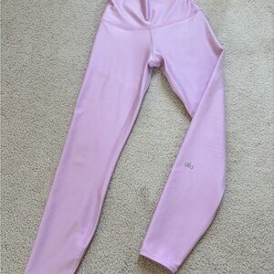 ALO Yoga 7/8 HIGH-WAIST AIRLIFT LEGGING in color sugarplum pink